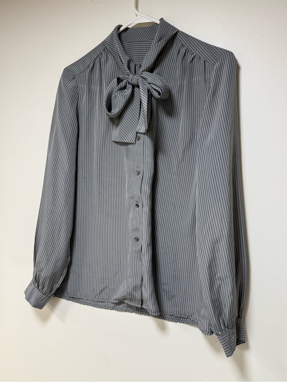 Vintage Gray Pinstripe Bow Neck Button-Front Blouse 1980 Sz 10 Corporate Chic - Picture 8 of 11